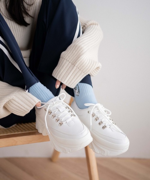 WEGO（ウィゴー）の「WEGO/チャンキーソールスニーカー（スニーカー・レディース・ホワイト/ブラック・MEDIUM/LARGE）」の2枚目の写真