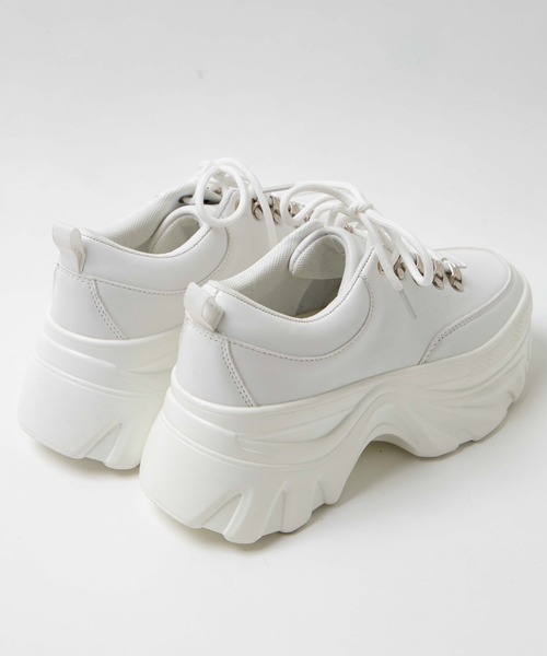 WEGO（ウィゴー）の「WEGO/チャンキーソールスニーカー（スニーカー・レディース・ホワイト/ブラック・MEDIUM/LARGE）」の5枚目の写真