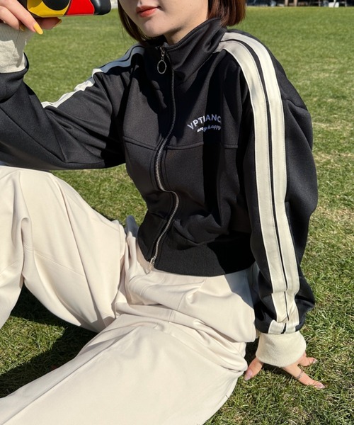 CLEA(クレア)の「ラインショート丈トラックジャケット(ブルゾン・レディース・グリーン/ホワイト/ネイビー/ブラック/ブルー・M/FREE)」の21枚目の写真