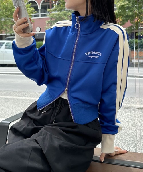 CLEA(クレア)の「ラインショート丈トラックジャケット(ブルゾン・レディース・グリーン/ホワイト/ネイビー/ブラック/ブルー・M/FREE)」の16枚目の写真