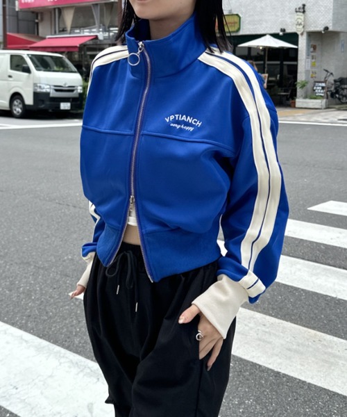 CLEA(クレア)の「ラインショート丈トラックジャケット(ブルゾン・レディース・グリーン/ホワイト/ネイビー/ブラック/ブルー・M/FREE)」の15枚目の写真