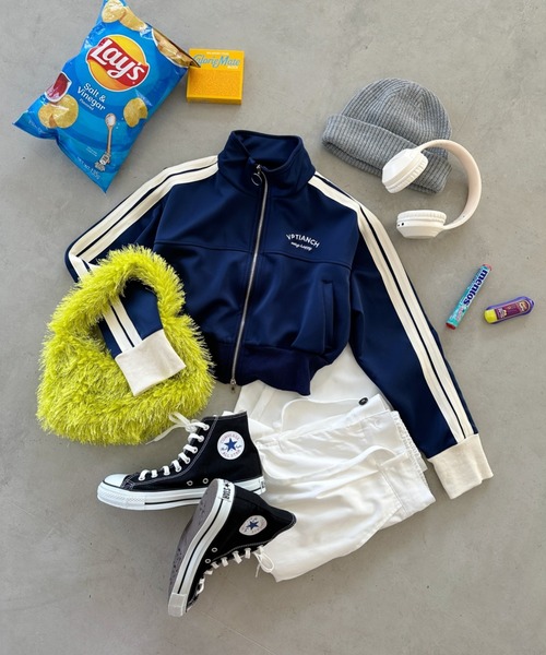 CLEA(クレア)の「ラインショート丈トラックジャケット(ブルゾン・レディース・グリーン/ホワイト/ネイビー/ブラック/ブルー・M/FREE)」の8枚目の写真