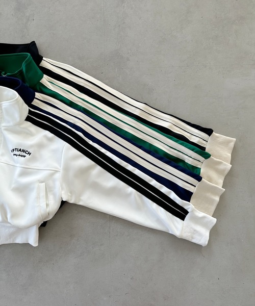 CLEA(クレア)の「ラインショート丈トラックジャケット(ブルゾン・レディース・グリーン/ホワイト/ネイビー/ブラック/ブルー・M/FREE)」の11枚目の写真