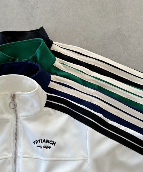 CLEA(クレア)の「ラインショート丈トラックジャケット(ブルゾン・レディース・グリーン/ホワイト/ネイビー/ブラック/ブルー・M/FREE)」の12枚目の写真