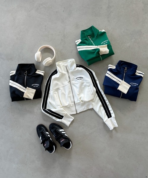 CLEA(クレア)の「ラインショート丈トラックジャケット(ブルゾン・レディース・グリーン/ホワイト/ネイビー/ブラック/ブルー・M/FREE)」の10枚目の写真