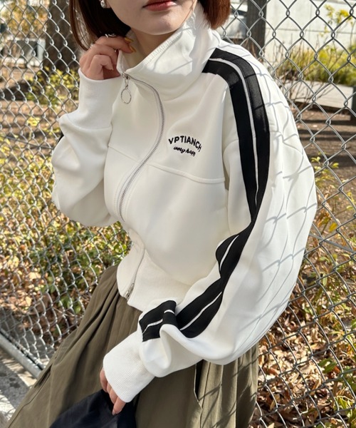 CLEA(クレア)の「ラインショート丈トラックジャケット(ブルゾン・レディース・グリーン/ホワイト/ネイビー/ブラック/ブルー・M/FREE)」の20枚目の写真