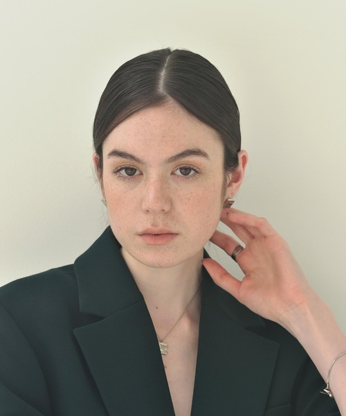 LHME（エルエイチエムイー）の「【WEB限定】”Aqua”スクエアピアス/サージカルステンレス（金属アレルギー対応）【LHME / エルエイチエムイー】（ピアス（両耳用）・レディース・ゴールド/シルバー・ONE SIZE）」の6枚目の写真