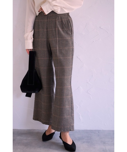 &. NOSTALGIA(アンドドットノスタルジア)の「【ZOZO限定】ツータックチェックストレートパンツ(その他パンツ・レディース・ブラウン/グレー・FREE)」の1枚目の写真