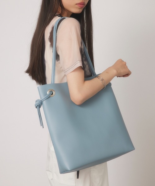 MIAN (ミアン)の「【MIAN】A4対応サイズ ムスビモチーフトートバッグ 1231-623-1 ※(トートバッグ・レディース・シルバー/サックスブルー/ブラック/グレイッシュベージュ・FREE)」の3枚目の写真