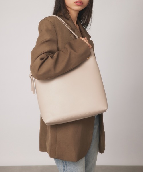 MIAN (ミアン)の「【MIAN】A4対応サイズ ムスビモチーフトートバッグ 1231-623-1 ※(トートバッグ・レディース・シルバー/サックスブルー/ブラック/グレイッシュベージュ・FREE)」の17枚目の写真