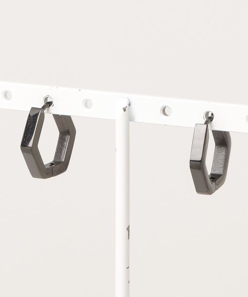 BUTTON&CUFFLINKS(ボタンアンドカフリンクス)の「BUTTON&CUFFLINKS ボタンアンドカフリンクス:ステンレス 六角ピアス 16mm(ピアス(両耳用)・レディース・ブラック/ゴールド/シルバー・FREE)」の11枚目の写真