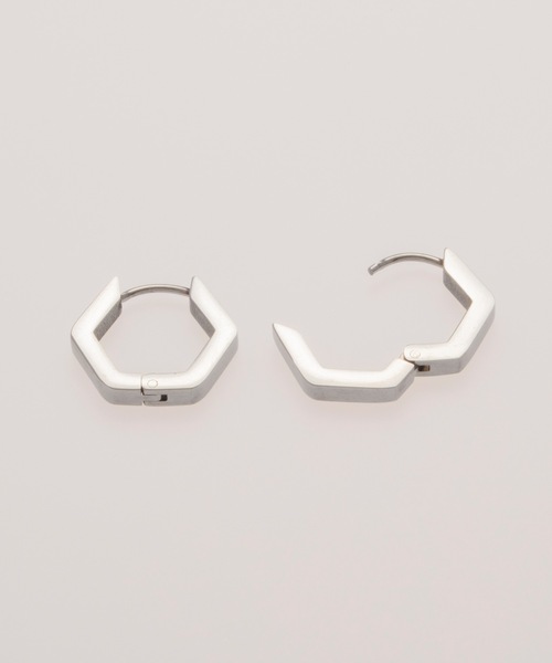 BUTTON&CUFFLINKS(ボタンアンドカフリンクス)の「BUTTON&CUFFLINKS ボタンアンドカフリンクス:ステンレス 六角ピアス 16mm(ピアス(両耳用)・レディース・ブラック/ゴールド/シルバー・FREE)」の2枚目の写真