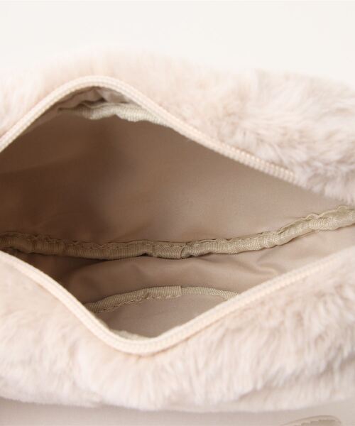 LOVETOXIC(ラブトキシック)の「【WEB・一部店舗限定】ハートファーショルダーBAG(バックパック/リュック・キッズ・ベージュ/オフホワイト・FREE)」の5枚目の写真