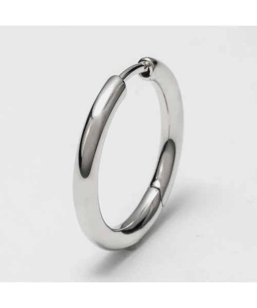 TOM WOOD（トムウッド）の「TOM WOOD classic hoop medium トムウッド クラシック スターリングシルバー 925 ピアス（両耳用）（ピアス（両耳用）・レディース・シルバー・MEDIUM）」の3枚目の写真