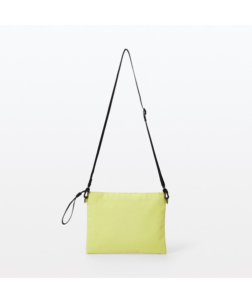 無印良品（ムジルシリョウヒン）の「ポーチとしても使える　撥水サコッシュ（ショルダーバッグ・レディース・ライトイエロー/ブラック/ラベンダー/ダークグリーン/ライトベージュ・FREE）」の22枚目の写真