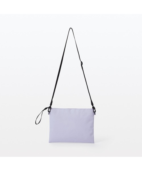 無印良品（ムジルシリョウヒン）の「ポーチとしても使える　撥水サコッシュ（ショルダーバッグ・レディース・ライトイエロー/ブラック/ラベンダー/ダークグリーン/ライトベージュ・FREE）」の14枚目の写真