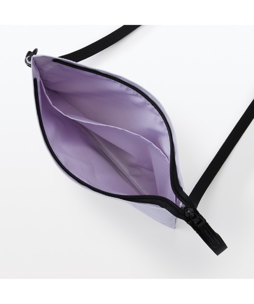 無印良品（ムジルシリョウヒン）の「ポーチとしても使える　撥水サコッシュ（ショルダーバッグ・レディース・ライトイエロー/ブラック/ラベンダー/ダークグリーン/ライトベージュ・FREE）」の15枚目の写真