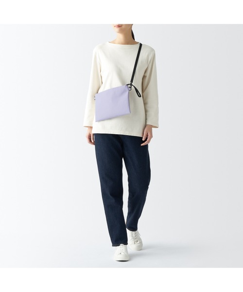 無印良品（ムジルシリョウヒン）の「ポーチとしても使える　撥水サコッシュ（ショルダーバッグ・レディース・ライトイエロー/ブラック/ラベンダー/ダークグリーン/ライトベージュ・FREE）」の19枚目の写真