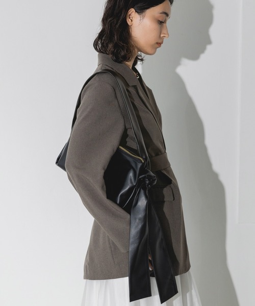 A part by（アパートバイ）の「ソフトリボンショルダーバッグ（ショルダーバッグ・レディース・ブラック/アイボリー・FREE）」の2枚目の写真