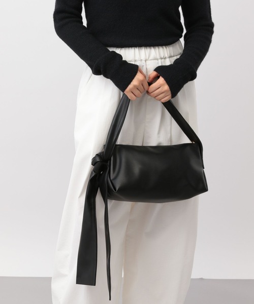A part by（アパートバイ）の「ソフトリボンショルダーバッグ（ショルダーバッグ・レディース・ブラック/アイボリー・FREE）」の3枚目の写真