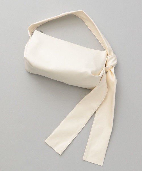 A part by（アパートバイ）の「ソフトリボンショルダーバッグ（ショルダーバッグ・レディース・ブラック/アイボリー・FREE）」の5枚目の写真