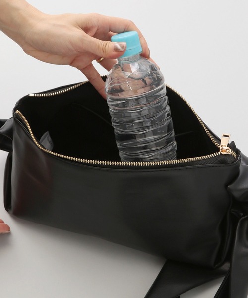 A part by（アパートバイ）の「ソフトリボンショルダーバッグ（ショルダーバッグ・レディース・ブラック/アイボリー・FREE）」の11枚目の写真