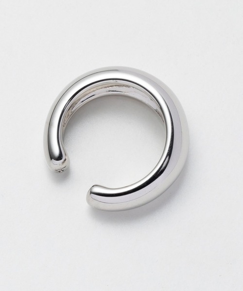 TOM WOOD(トムウッド)の「TOM WOOD Ear cuff Thick トムウッド シック 片耳 イヤーカフ(イヤーカフ・レディース・シルバー・MEDIUM/SMALL)」の4枚目の写真