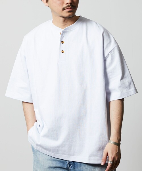 FREAK'S STORE(フリークスストア)の「限定展開 9オンス Heavyweight ビッグシルエット ヘンリーネックTシャツ/ヘビーウェイト(Tシャツ/カットソー・メンズ・グレイッシュベージュ/スミクロ/ネイビー/ブラック/アッシュグレー/ホワイト・LARGE/SMALL/MEDIUM)」の1枚目の写真