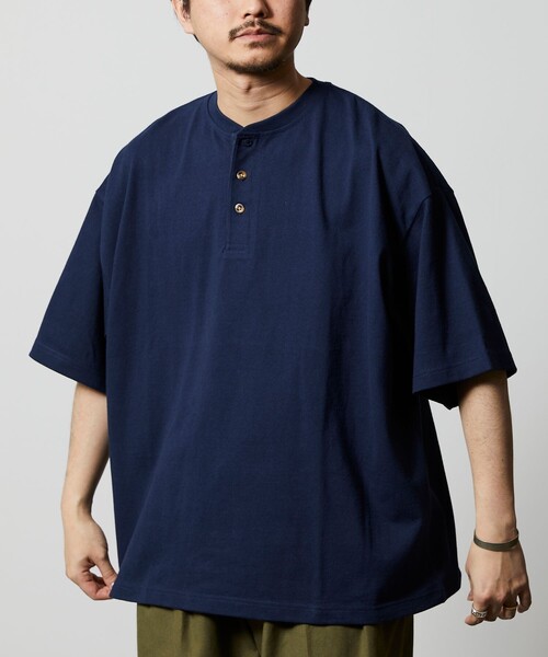 FREAK'S STORE(フリークスストア)の「限定展開 9オンス Heavyweight ビッグシルエット ヘンリーネックTシャツ/ヘビーウェイト(Tシャツ/カットソー・メンズ・グレイッシュベージュ/スミクロ/ネイビー/ブラック/アッシュグレー/ホワイト・LARGE/SMALL/MEDIUM)」の18枚目の写真