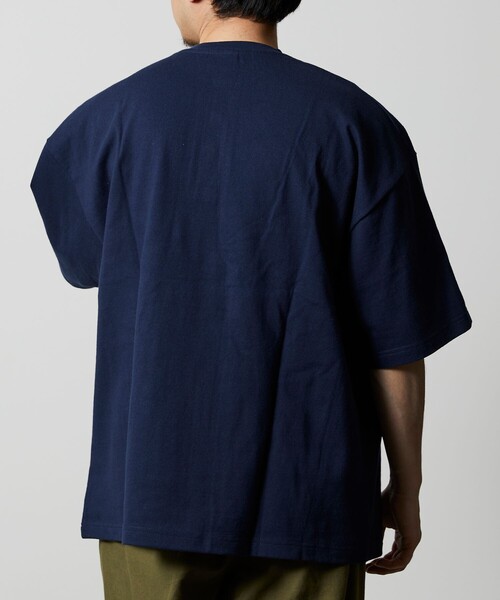 FREAK'S STORE(フリークスストア)の「限定展開 9オンス Heavyweight ビッグシルエット ヘンリーネックTシャツ/ヘビーウェイト(Tシャツ/カットソー・メンズ・グレイッシュベージュ/スミクロ/ネイビー/ブラック/アッシュグレー/ホワイト・LARGE/SMALL/MEDIUM)」の20枚目の写真