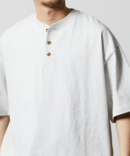 FREAK'S STORE(フリークスストア)の「限定展開 9オンス Heavyweight ビッグシルエット ヘンリーネックTシャツ/ヘビーウェイト(Tシャツ/カットソー・メンズ・グレイッシュベージュ/スミクロ/ネイビー/ブラック/アッシュグレー/ホワイト・LARGE/SMALL/MEDIUM)」の21枚目の写真