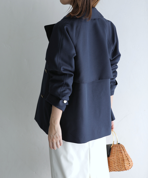 La TOTALITE（ラトータリテ）の「ミドルトレンチコート（トレンチコート・レディース・ネイビー/ベージュ・38/36）」の12枚目の写真