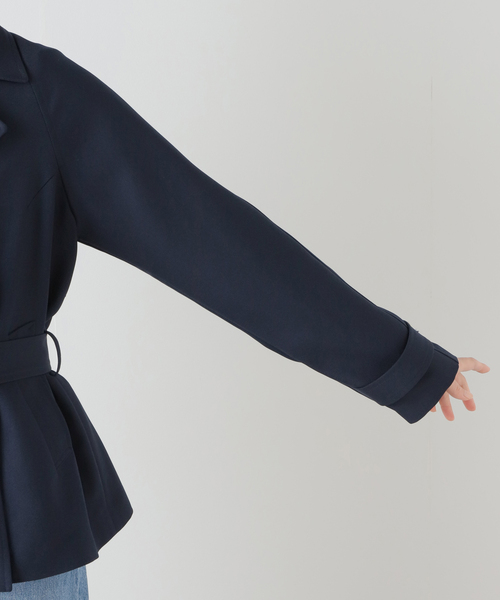 La TOTALITE（ラトータリテ）の「ミドルトレンチコート（トレンチコート・レディース・ネイビー/ベージュ・38/36）」の19枚目の写真