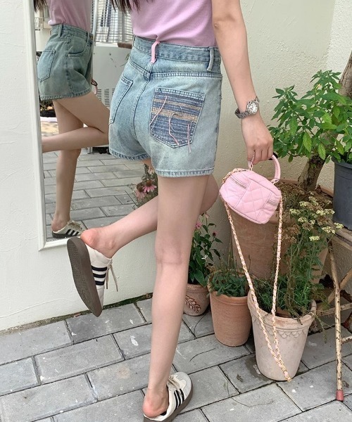 GEMEDA(ジェメダ)の「ししゅうポケットデザインショットパンツ(デニムパンツ・レディース・ライトブルー・S/M/L)」の3枚目の写真