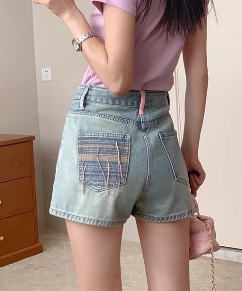 GEMEDA(ジェメダ)の「ししゅうポケットデザインショットパンツ(デニムパンツ・レディース・ライトブルー・S/M/L)」の4枚目の写真