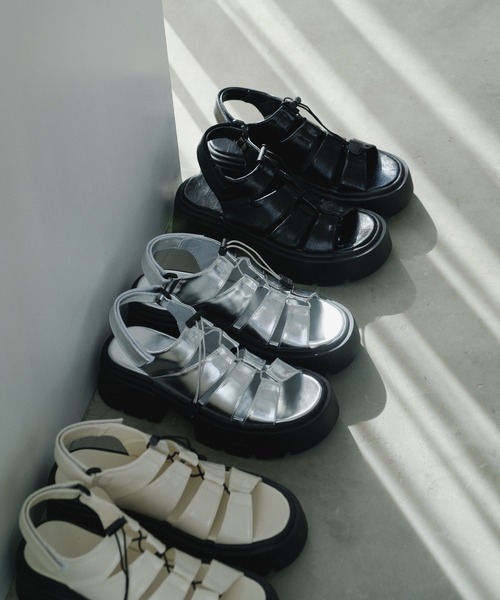 Kastane（カスタネ）の「【非表示中】グルカボリュームサンダル（サンダル・レディース・ブラック/アイボリー/シルバー・38/36/37）」の5枚目の写真