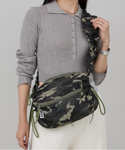 CONTROL FREAK（コントロールフリーク）の「CONTROL FREAK / CTFK（コントロールフリーク）撥水ギャザークロスボディバッグ（ショルダーバッグ・レディース・チャコール/ピンク/グリーン/アイボリー/ブルー/シルバー/オレンジ/その他/カーキ/ボルドー/レオパード/ネイビー/ドット/チェック/ブラック系その他/オリーブ/マルチ・FREE）」の5枚目の写真