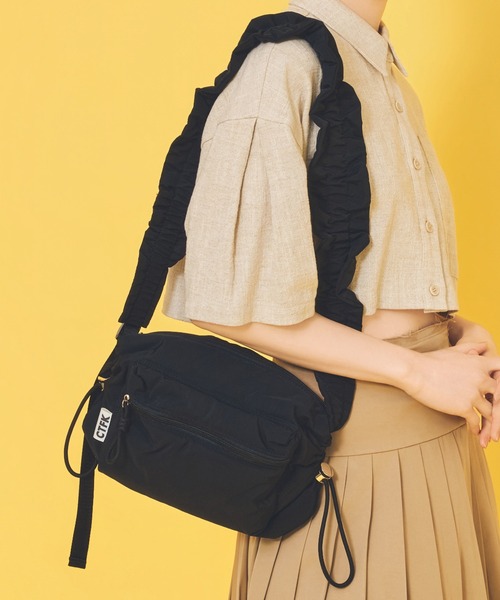 CONTROL FREAK / CTFK(コントロールフリーク)の「CONTROL FREAK / CTFK(コントロールフリーク)≪撥水≫ギャザークロスボディバッグ(ショルダーバッグ・レディース・チャコール/ピンク/グリーン/アイボリー/ブルー/シルバー/オレンジ/その他/カーキ/ボルドー/レオパード/ネイビー/ドット/チェック/ブラック系その他/オリーブ/マルチ/ブラック・FREE)」の3枚目の写真