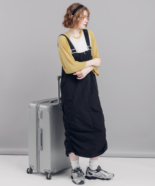 MUHET(ミュエータ)の「ナイロンジャンパースカート(ジャンパースカート・レディース・ブラック/カーキ・SMALL/MEDIUM)」の1枚目の写真