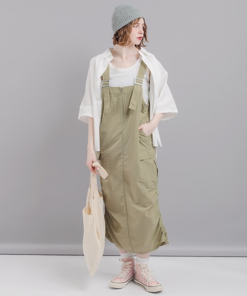 MUHET(ミュエータ)の「ナイロンジャンパースカート(ジャンパースカート・レディース・ブラック/カーキ・SMALL/MEDIUM)」の6枚目の写真