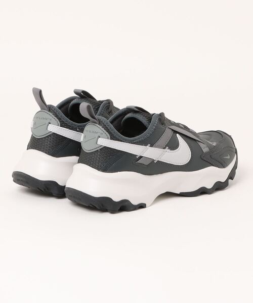 NIKE(ナイキ)の「【NIKE】TC 7900(スニーカー・レディース・ブラック・22.5cm/23cm/23.5cm/24cm/24.5cm/25cm)」の2枚目の写真