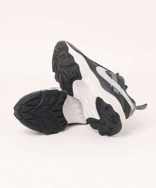 NIKE(ナイキ)の「【NIKE】TC 7900(スニーカー・レディース・ブラック・22.5cm/23cm/23.5cm/24cm/24.5cm/25cm)」の3枚目の写真