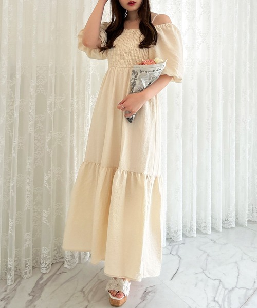 INGNI（イング）の「2wayオフショルシャーリングワンピース（ワンピース・レディース・ピンク/オフホワイト/ブラック・M）」の4枚目の写真