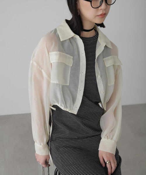 FREE'S MART（フリーズマート）の「◇裾ドロストショート丈シアーシャツ（シャツ/ブラウス・レディース・ブラック/ブルー/ホワイト/ピンク・FREE）」の2枚目の写真