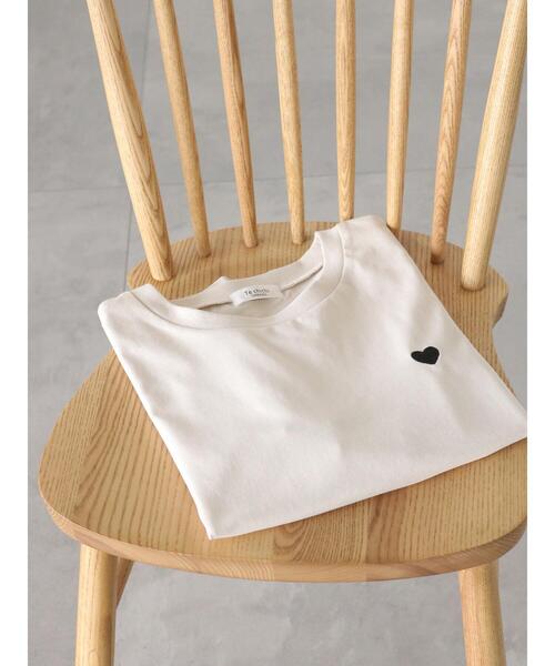 Te chichi TERRASSE（テチチテラス）の「【抗菌防臭】ハート刺繍Tシャツ（Tシャツ/カットソー・レディース・オフホワイト/ベージュ/チャコールグレー・F）」の3枚目の写真