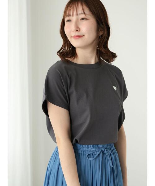 Te chichi TERRASSE（テチチテラス）の「【抗菌防臭】ハート刺繍Tシャツ（Tシャツ/カットソー・レディース・オフホワイト/ベージュ/チャコールグレー・F）」の2枚目の写真