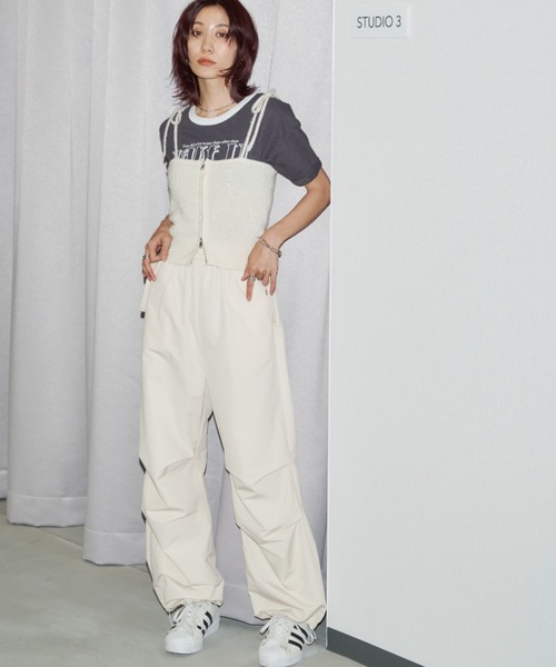 Auntie Rosa Holiday（アンティローザホリデー）の「フロントZIPラメフェザーリボンビスチェ（キャミソール・レディース・シルバー/ブラック/ホワイト・FREE）」の21枚目の写真