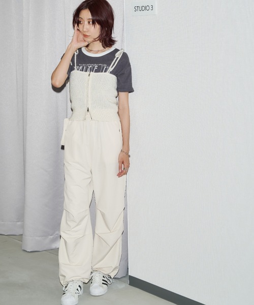 Auntie Rosa Holiday（アンティローザホリデー）の「フロントZIPラメフェザーリボンビスチェ（キャミソール・レディース・シルバー/ブラック/ホワイト・FREE）」の20枚目の写真