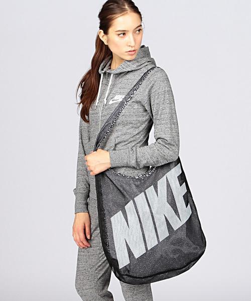 NIKE(ナイキ)の「NIKE(ナイキ) グラフィックリバーシブルトート(ショルダーバッグ・レディース・ブラック/コバルトブルー・フリー)」の3枚目の写真