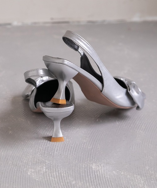 epic day(エピックデイ)の「リボンバックストラップパンプス(パンプス・レディース・シルバー/ブラック・39/38/37)」の19枚目の写真